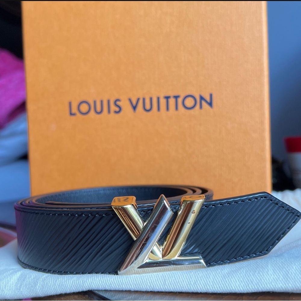 Louis Vuitton women’s black belt